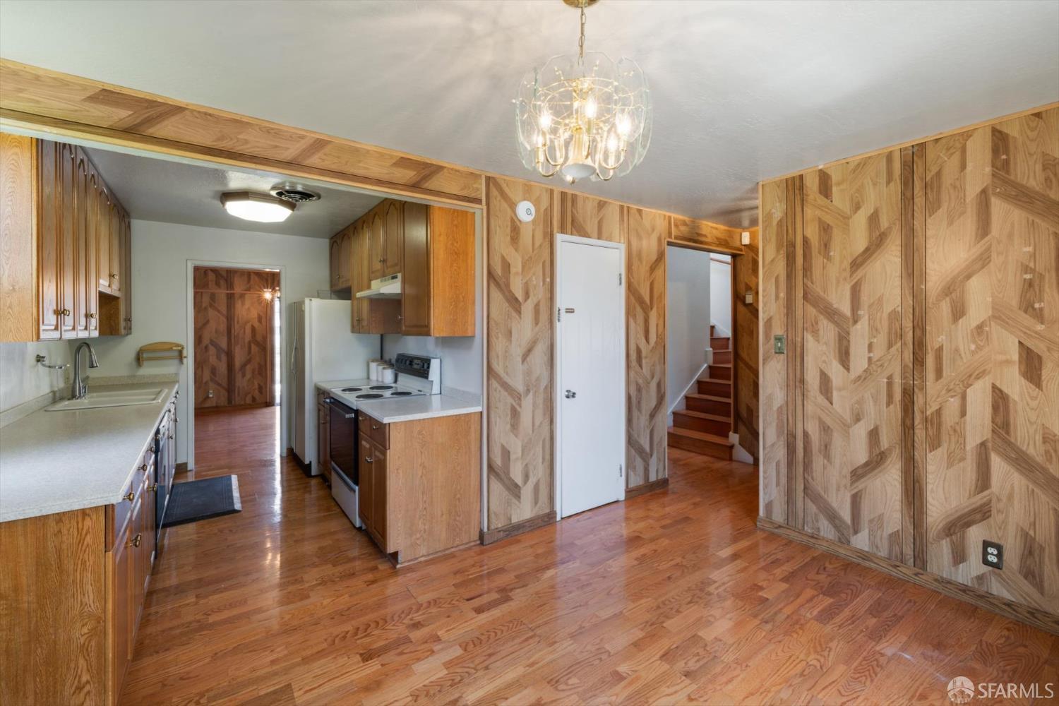 Detail Gallery Image 4 of 46 For 90 Argonaut Ave, San Francisco,  CA 94134 - 4 Beds | 2/1 Baths