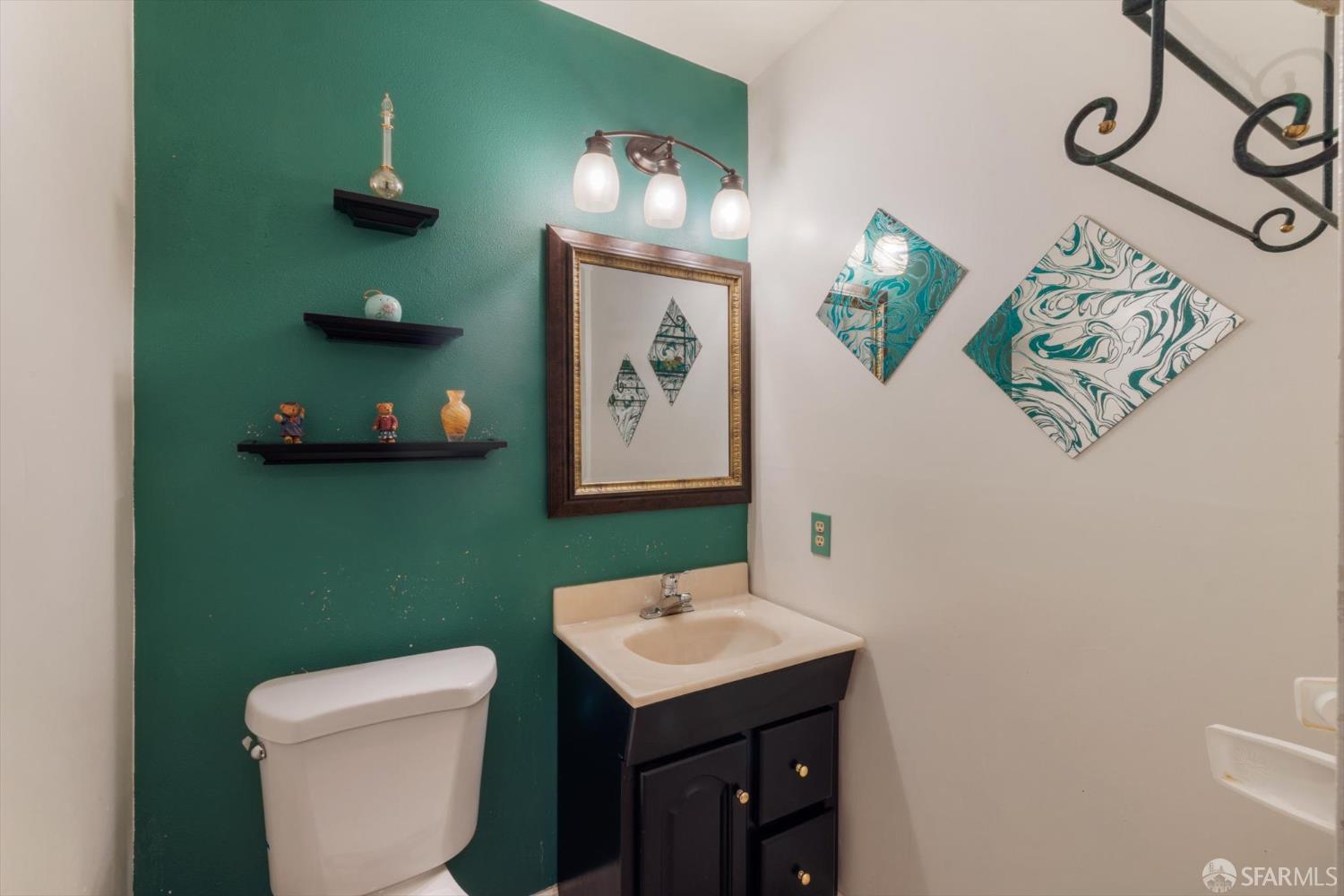 Detail Gallery Image 13 of 46 For 90 Argonaut Ave, San Francisco,  CA 94134 - 4 Beds | 2/1 Baths