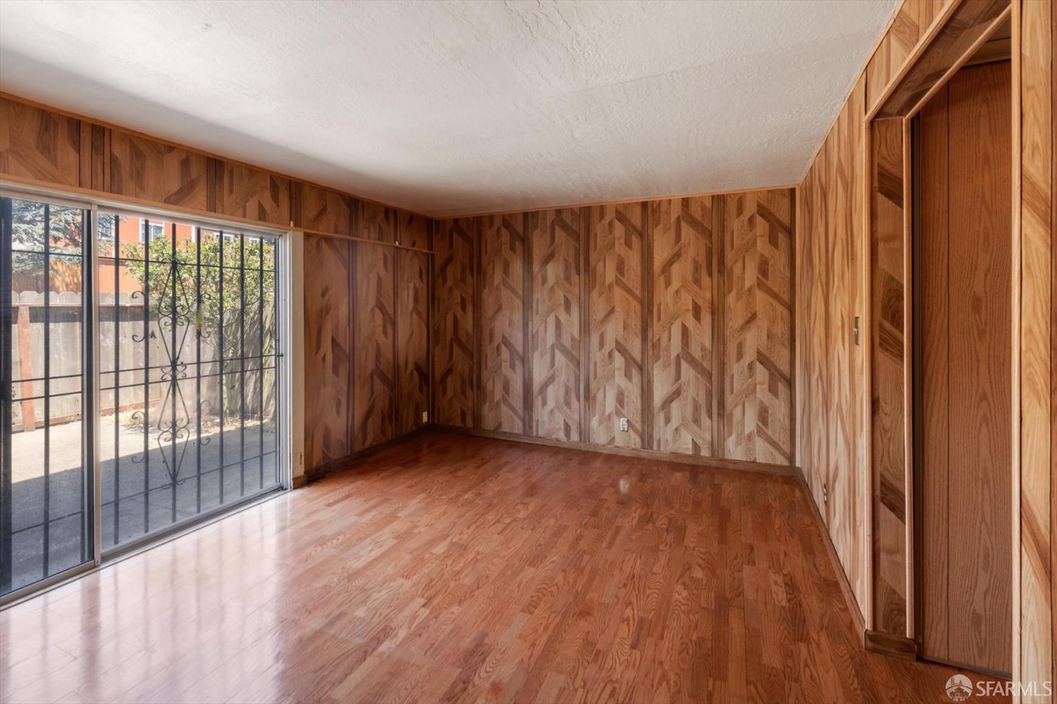 Detail Gallery Image 10 of 46 For 90 Argonaut Ave, San Francisco,  CA 94134 - 4 Beds | 2/1 Baths