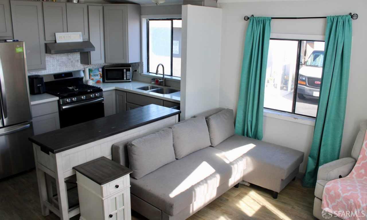 Detail Gallery Image 3 of 6 For 3499 E Bayshore Rd 22, Redwood City,  CA 94063 - 1 Beds | 1 Baths