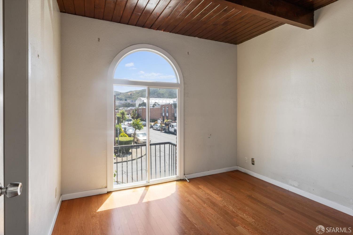Detail Gallery Image 20 of 46 For 90 Argonaut Ave, San Francisco,  CA 94134 - 4 Beds | 2/1 Baths