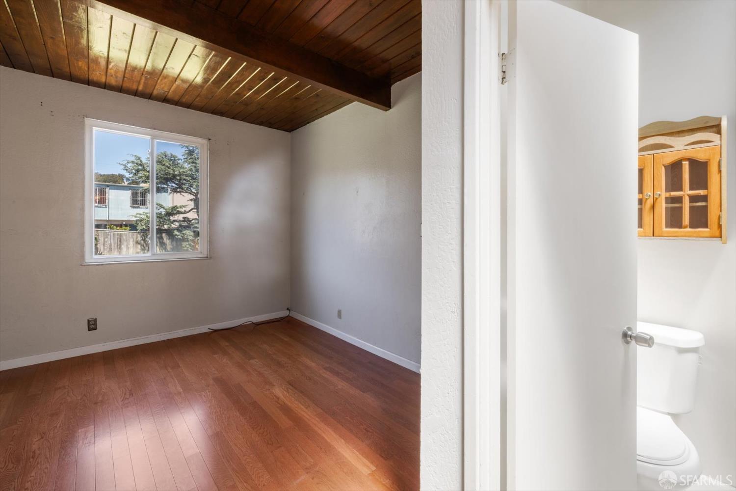 Detail Gallery Image 26 of 46 For 90 Argonaut Ave, San Francisco,  CA 94134 - 4 Beds | 2/1 Baths