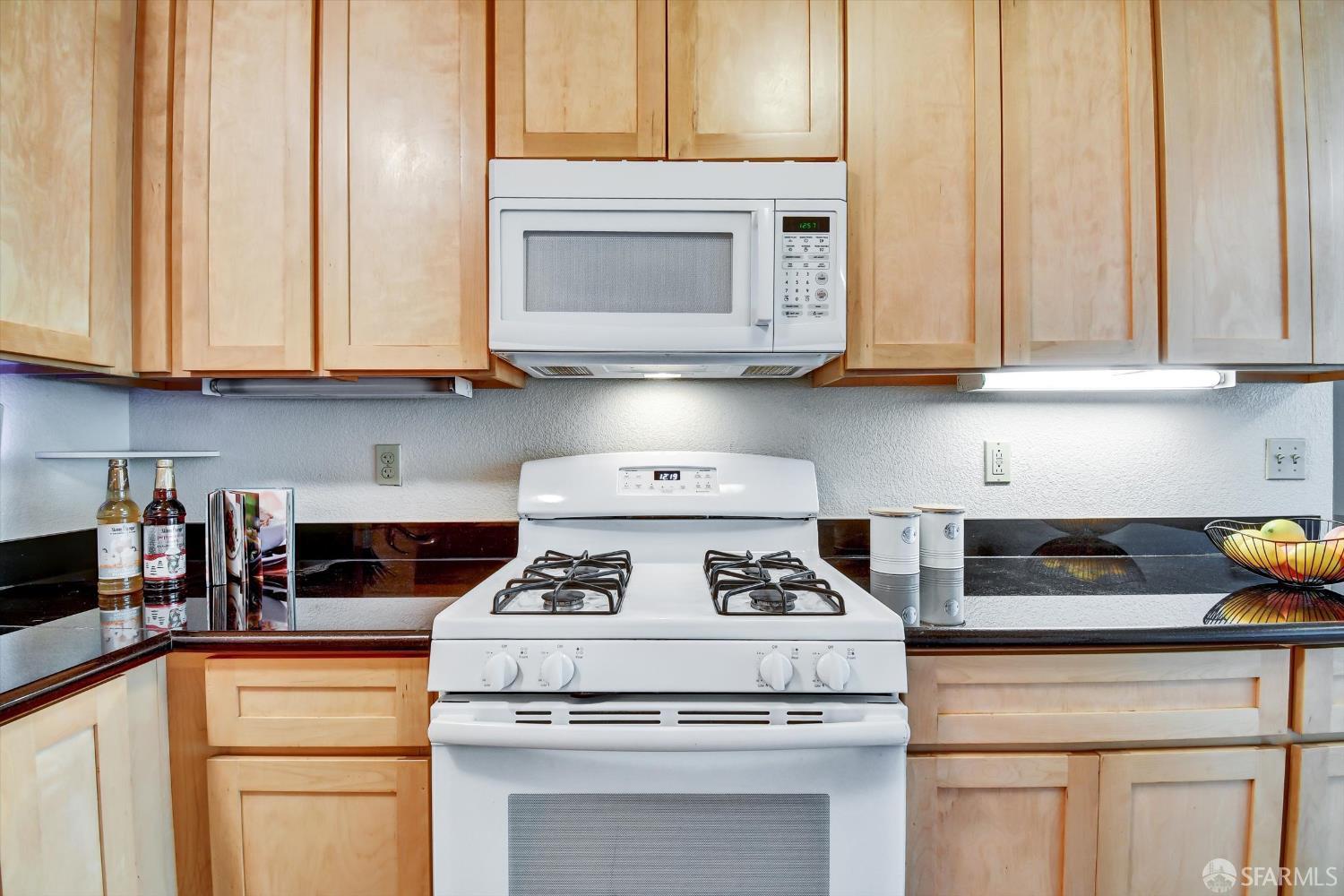 Detail Gallery Image 6 of 48 For 2407 Telegraph Ave #205,  Oakland,  CA 94612 - 1 Beds | 1 Baths