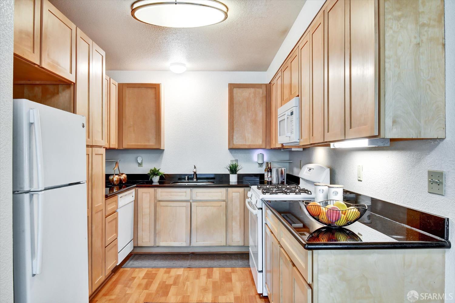 Detail Gallery Image 13 of 48 For 2407 Telegraph Ave #205,  Oakland,  CA 94612 - 1 Beds | 1 Baths