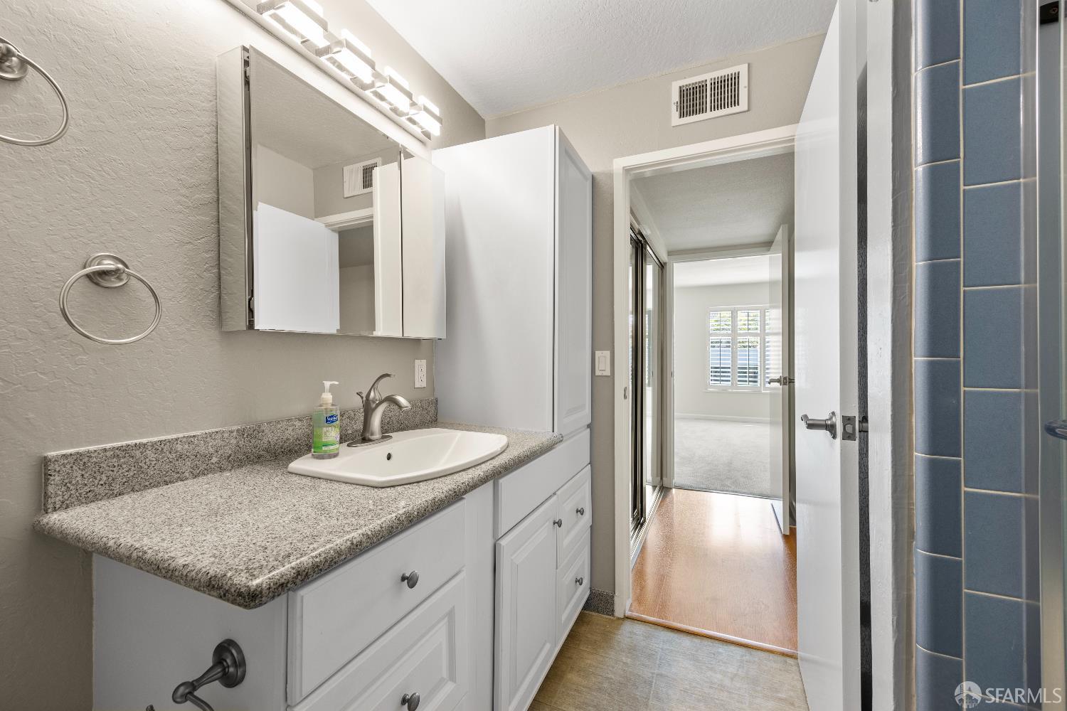 Detail Gallery Image 8 of 33 For 1458 Hudson St #111,  Redwood City,  CA 94061 - 1 Beds | 1 Baths