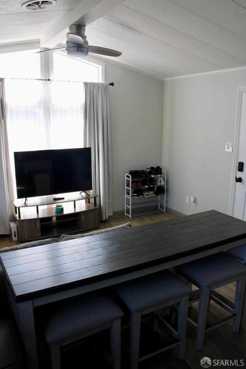 Detail Gallery Image 5 of 6 For 3499 E Bayshore Rd 22, Redwood City,  CA 94063 - 1 Beds | 1 Baths