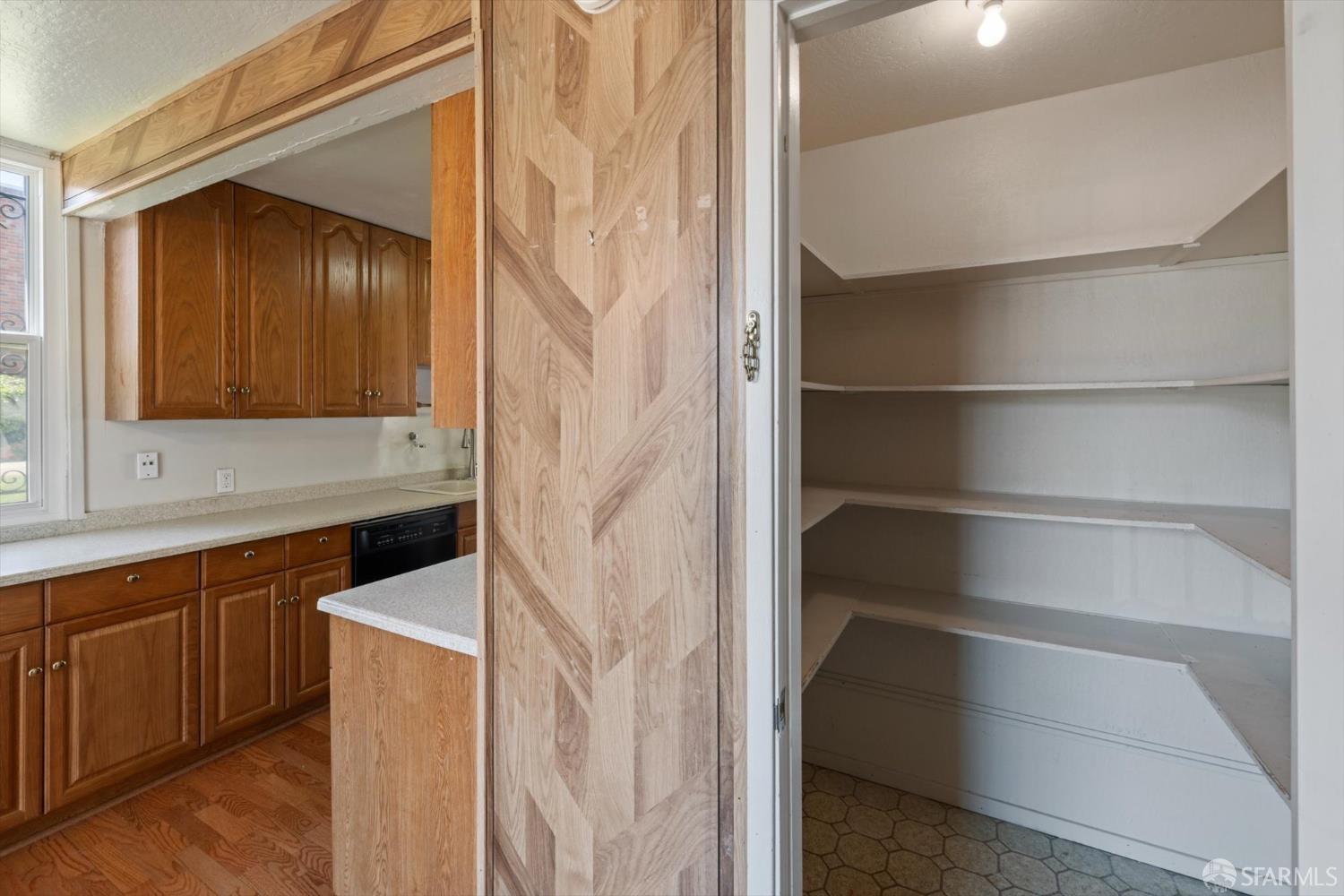 Detail Gallery Image 6 of 46 For 90 Argonaut Ave, San Francisco,  CA 94134 - 4 Beds | 2/1 Baths