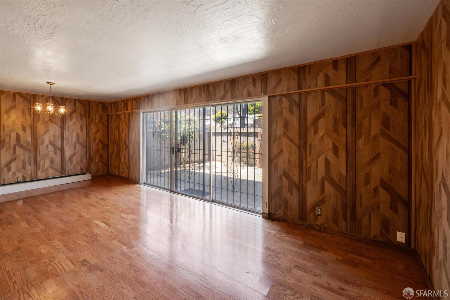 Detail Gallery Image 11 of 46 For 90 Argonaut Ave, San Francisco,  CA 94134 - 4 Beds | 2/1 Baths