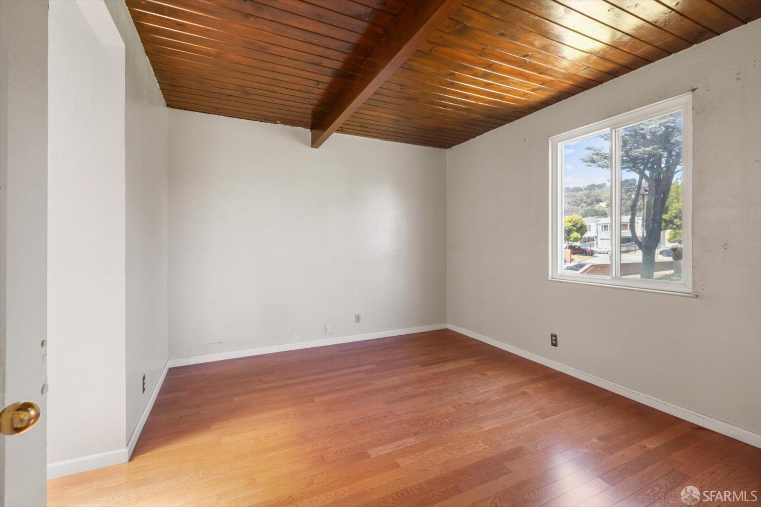 Detail Gallery Image 22 of 46 For 90 Argonaut Ave, San Francisco,  CA 94134 - 4 Beds | 2/1 Baths