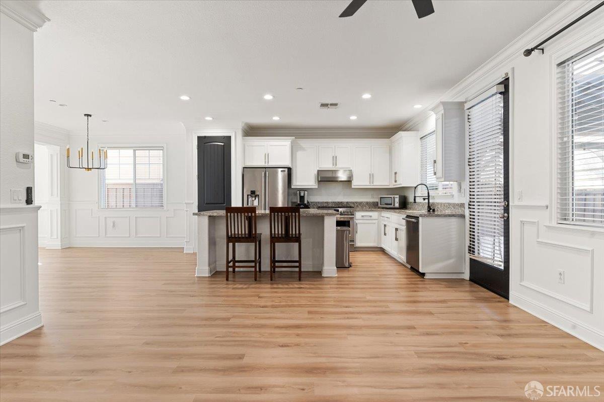 Detail Gallery Image 4 of 77 For 67 Greystone Pl, Pittsburg,  CA 94565 - 4 Beds | 2/1 Baths