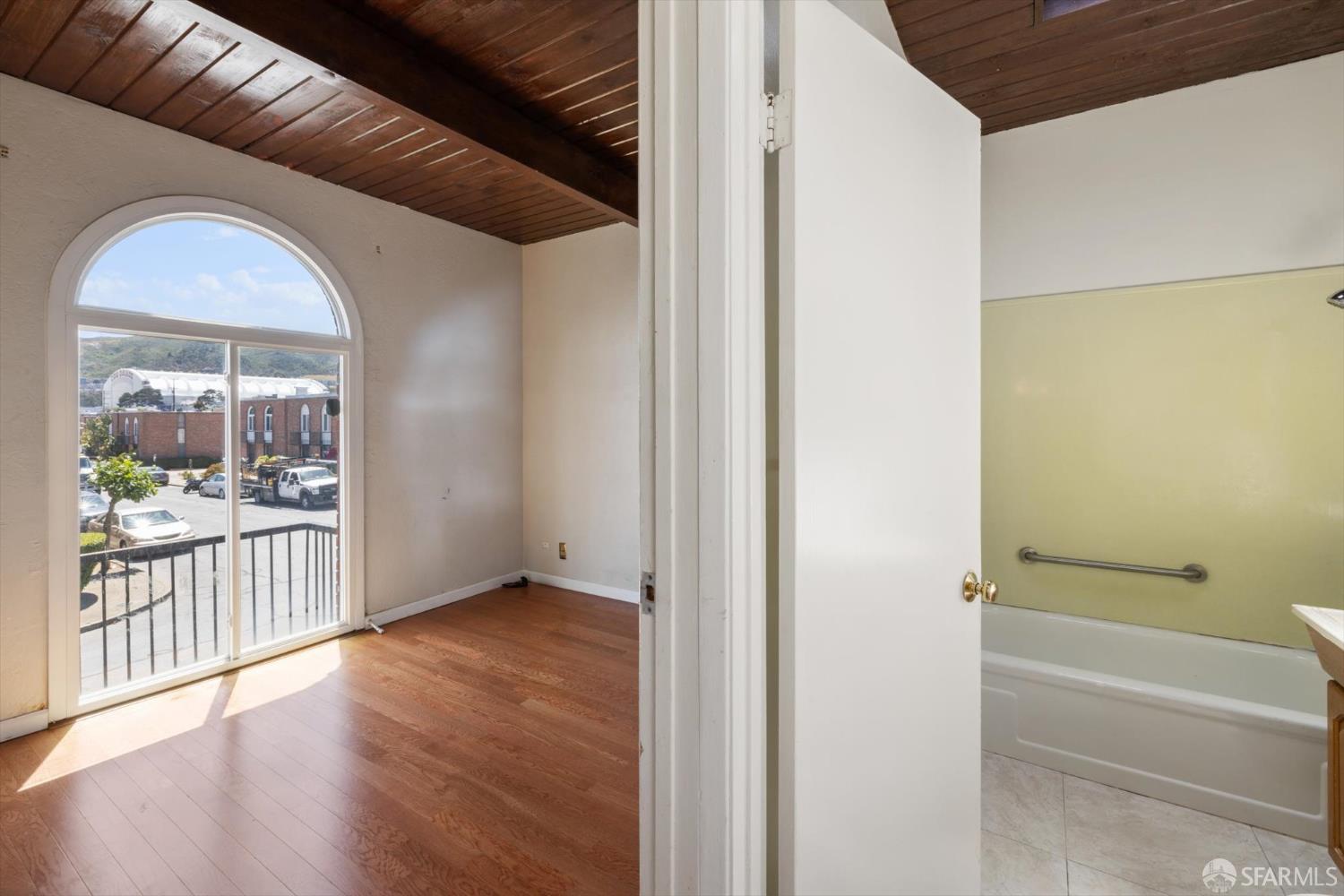 Detail Gallery Image 18 of 46 For 90 Argonaut Ave, San Francisco,  CA 94134 - 4 Beds | 2/1 Baths