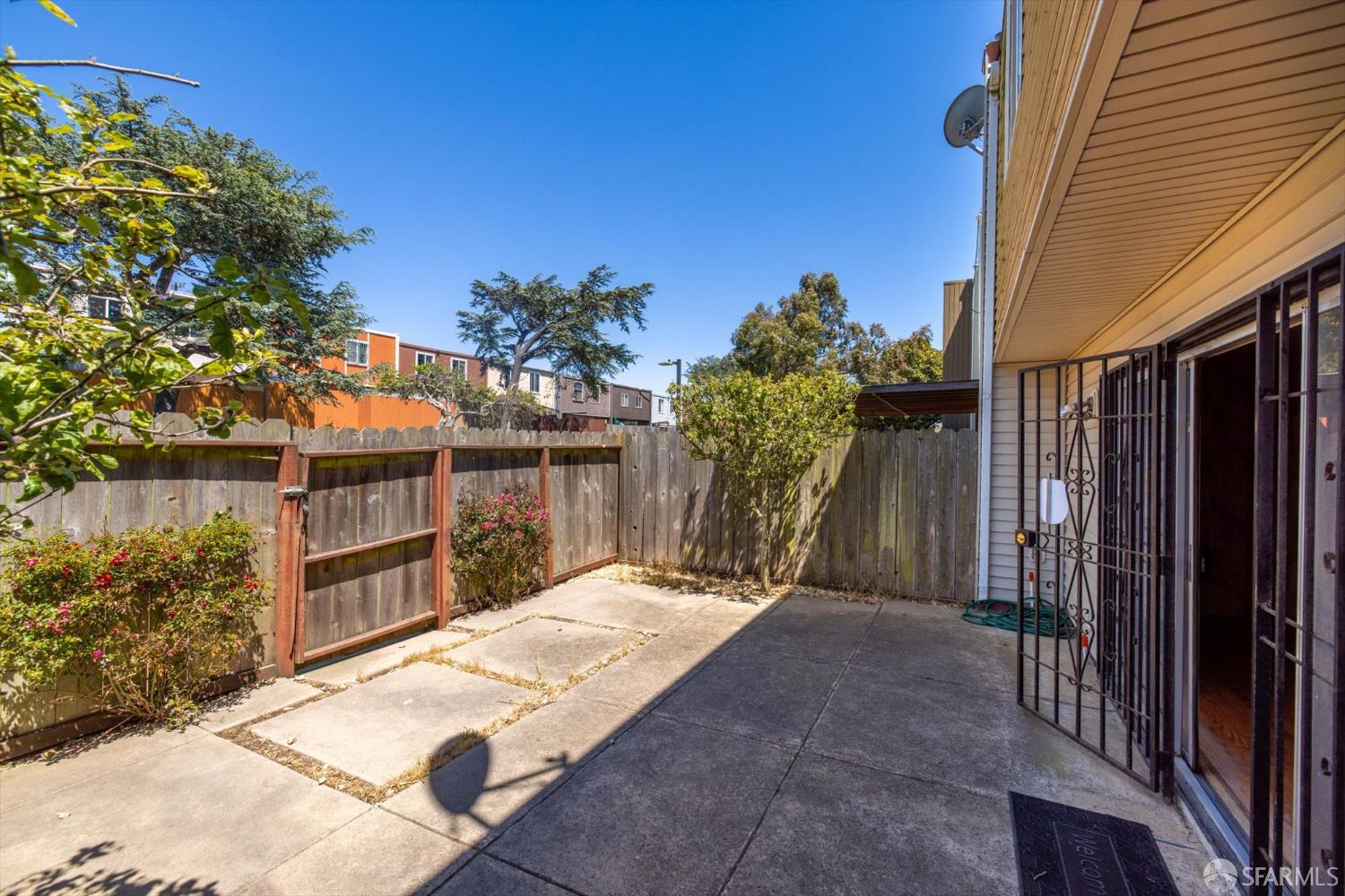 Detail Gallery Image 33 of 46 For 90 Argonaut Ave, San Francisco,  CA 94134 - 4 Beds | 2/1 Baths