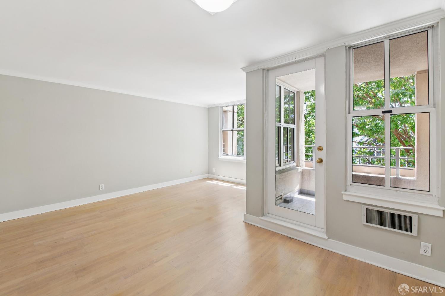 Photo #5: 425040412 Listing 