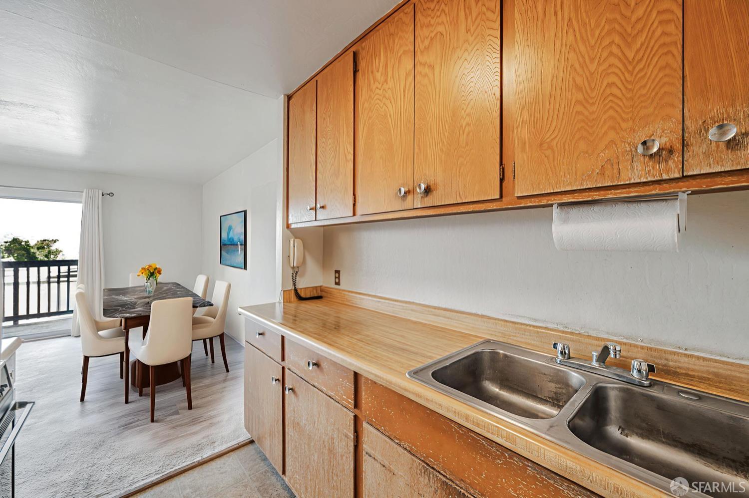 Photo #2: 425046763 Listing 