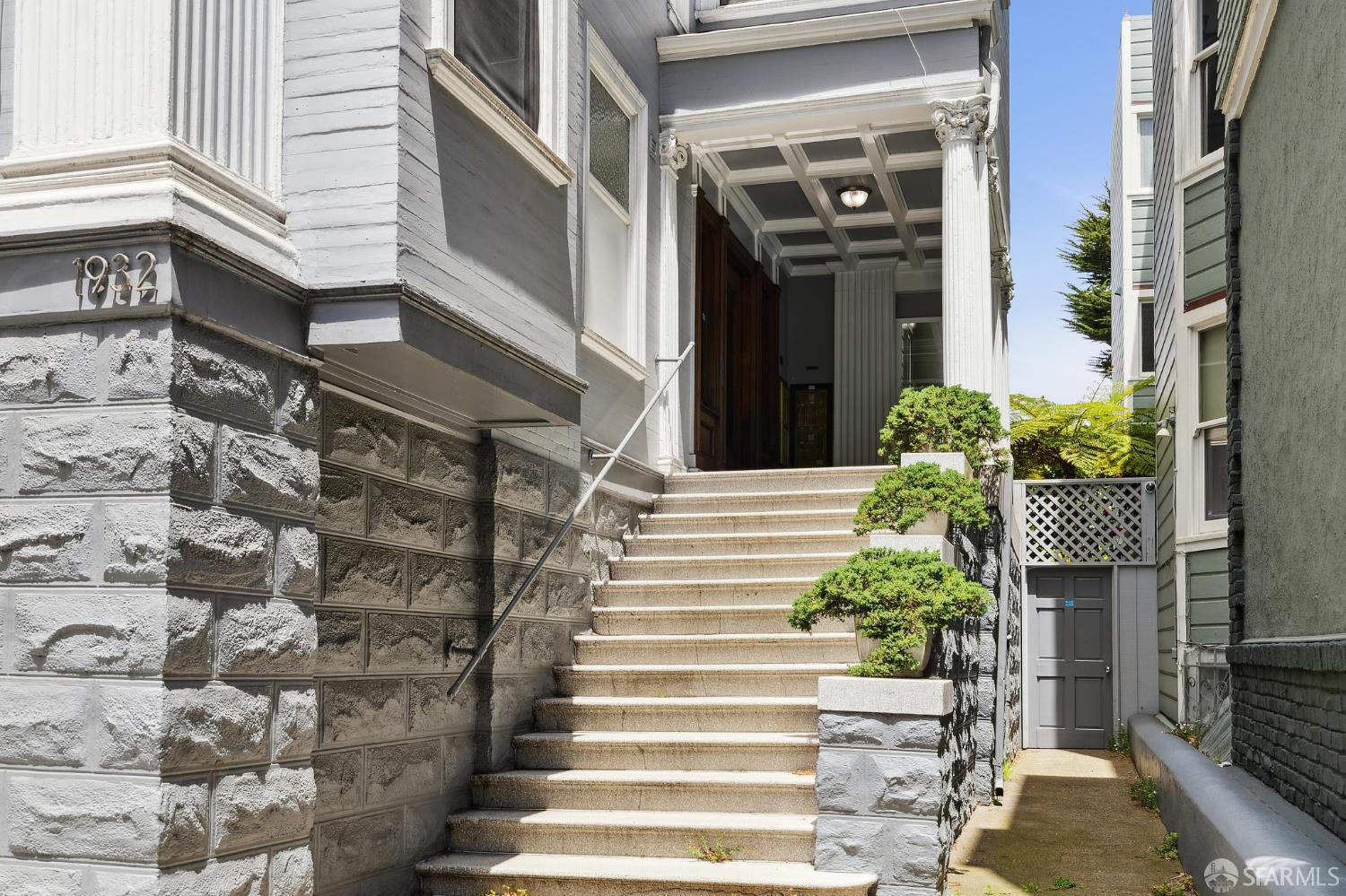 Photo #3: 425045938 Listing 