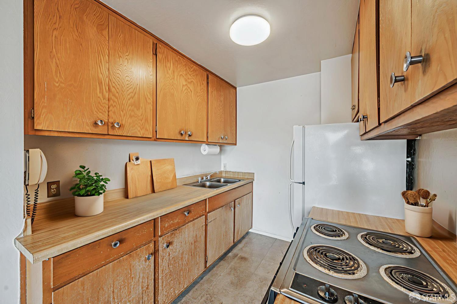 Photo #3: 425046763 Listing 