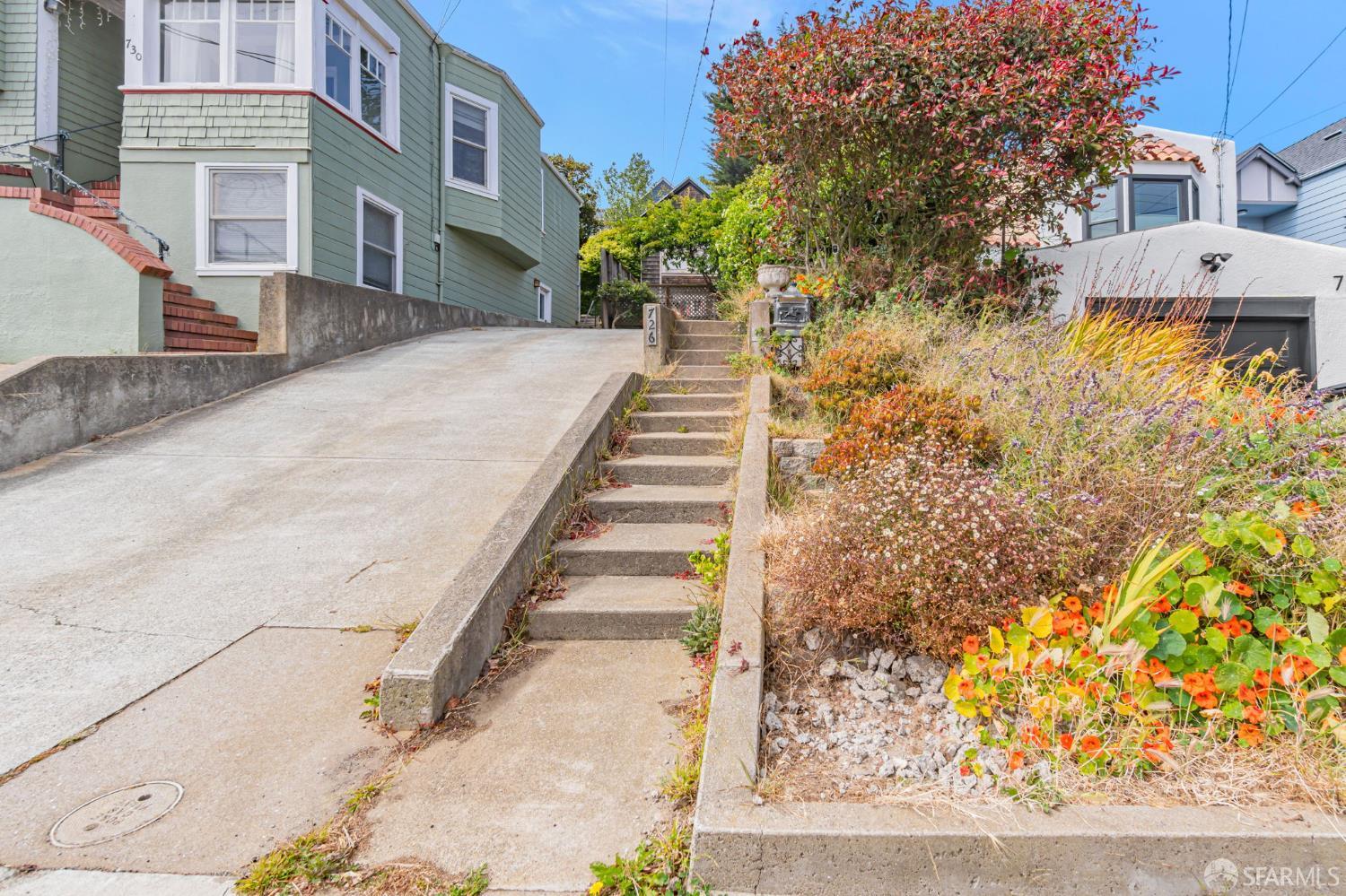 Detail Gallery Image 5 of 53 For 726 Joost Ave, San Francisco,  CA 94127 - 2 Beds | 1 Baths