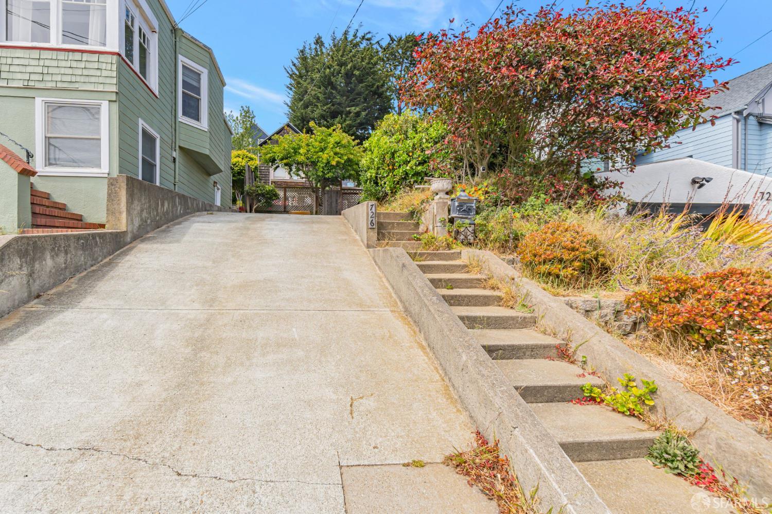 Detail Gallery Image 4 of 53 For 726 Joost Ave, San Francisco,  CA 94127 - 2 Beds | 1 Baths