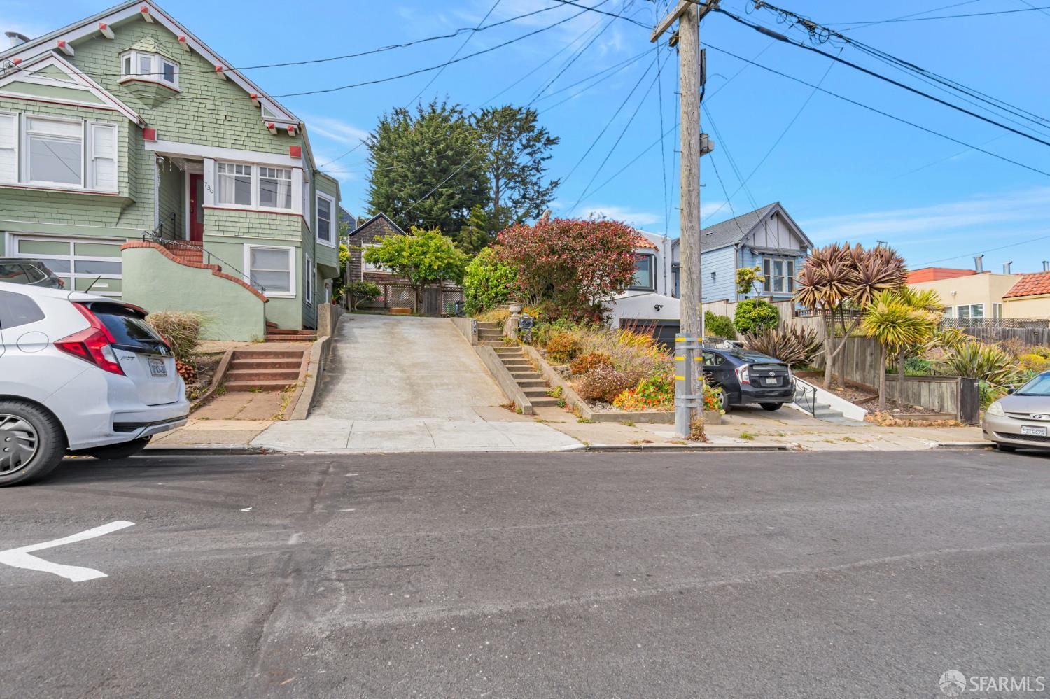 Detail Gallery Image 2 of 53 For 726 Joost Ave, San Francisco,  CA 94127 - 2 Beds | 1 Baths