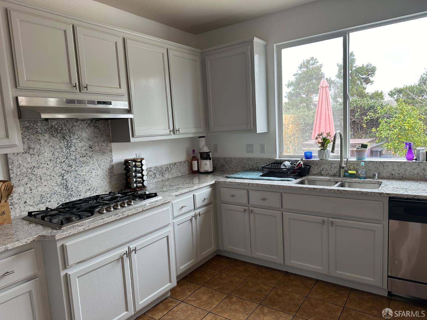 Detail Gallery Image 19 of 86 For 2055 Redbud Way, Antioch,  CA 94509 - 3 Beds | 2/1 Baths
