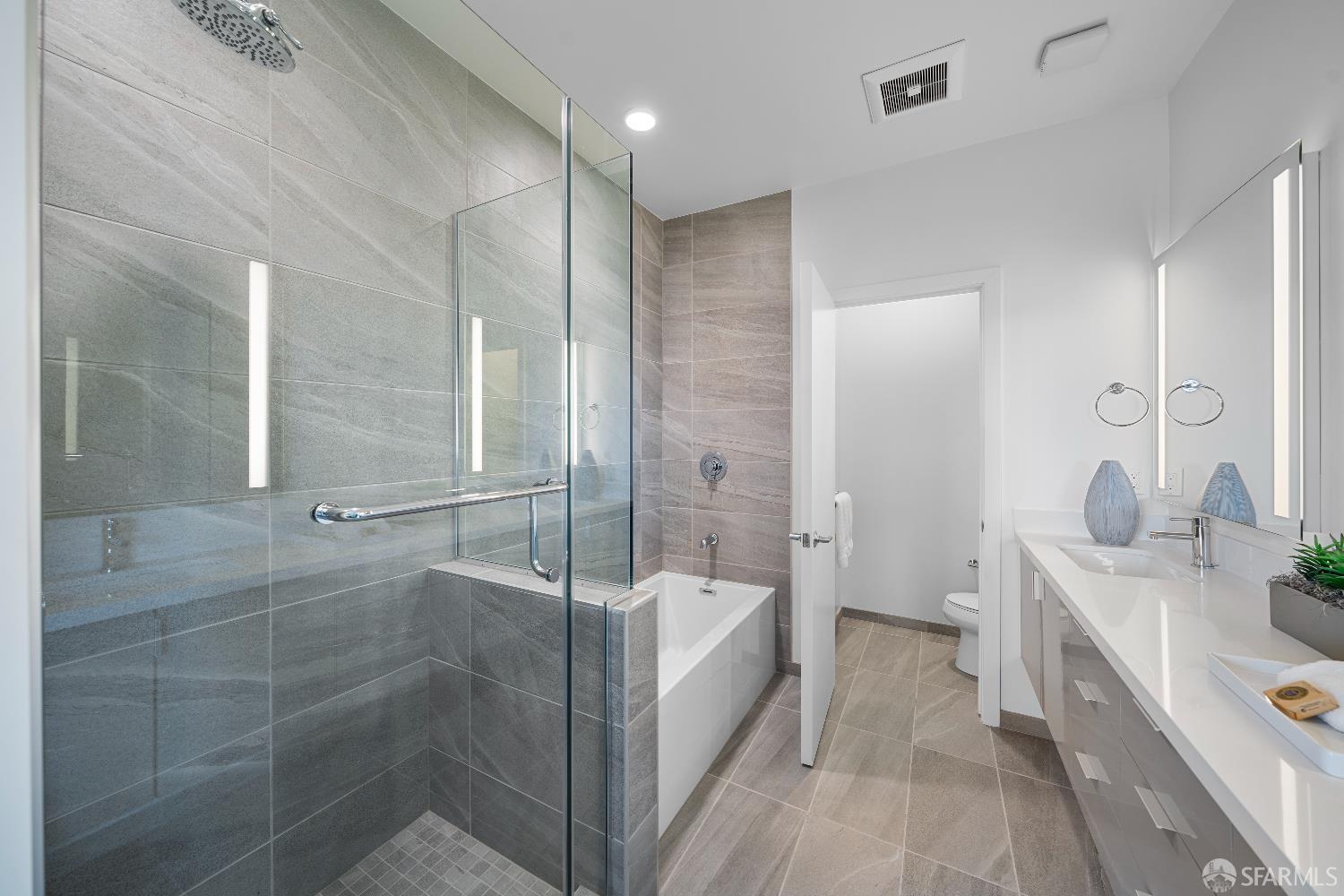 Detail Gallery Image 11 of 18 For 89 Kirkwood Ave, San Francisco,  CA 94124 - 3 Beds | 2/1 Baths