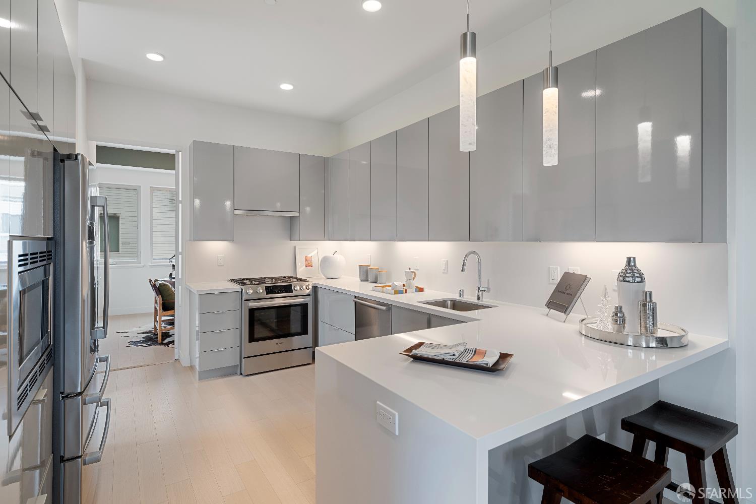 Detail Gallery Image 5 of 18 For 89 Kirkwood Ave, San Francisco,  CA 94124 - 3 Beds | 2/1 Baths
