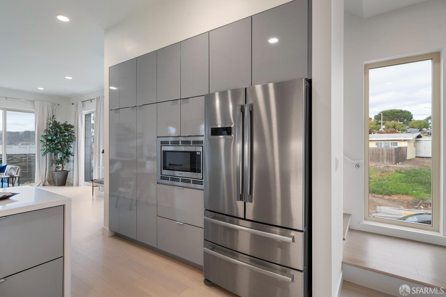 Detail Gallery Image 6 of 18 For 89 Kirkwood Ave, San Francisco,  CA 94124 - 3 Beds | 2/1 Baths