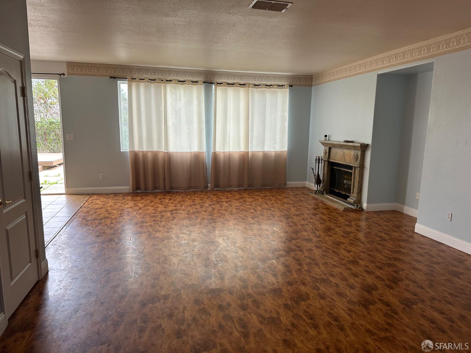 Detail Gallery Image 10 of 86 For 2055 Redbud Way, Antioch,  CA 94509 - 3 Beds | 2/1 Baths