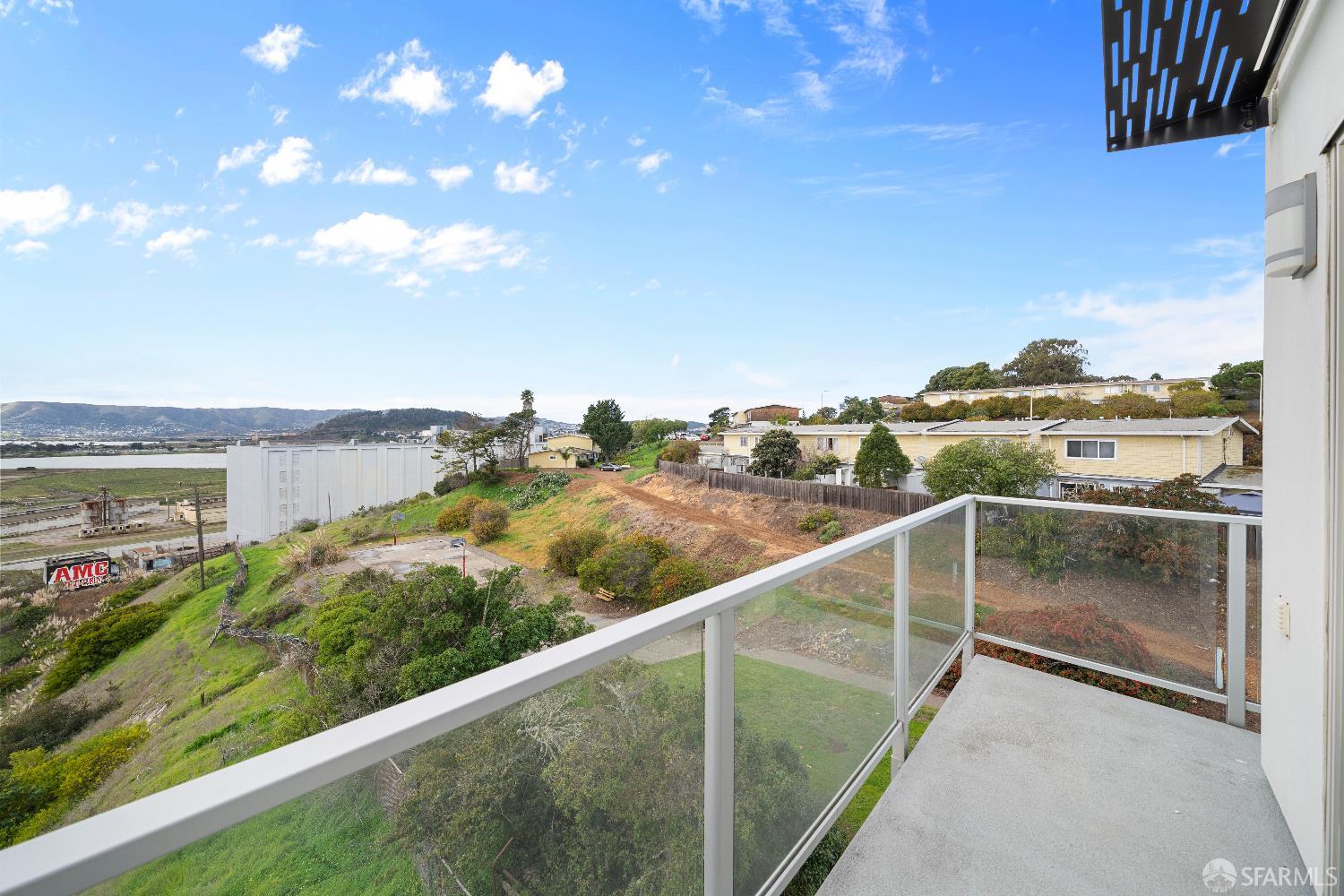Detail Gallery Image 9 of 18 For 89 Kirkwood Ave, San Francisco,  CA 94124 - 3 Beds | 2/1 Baths