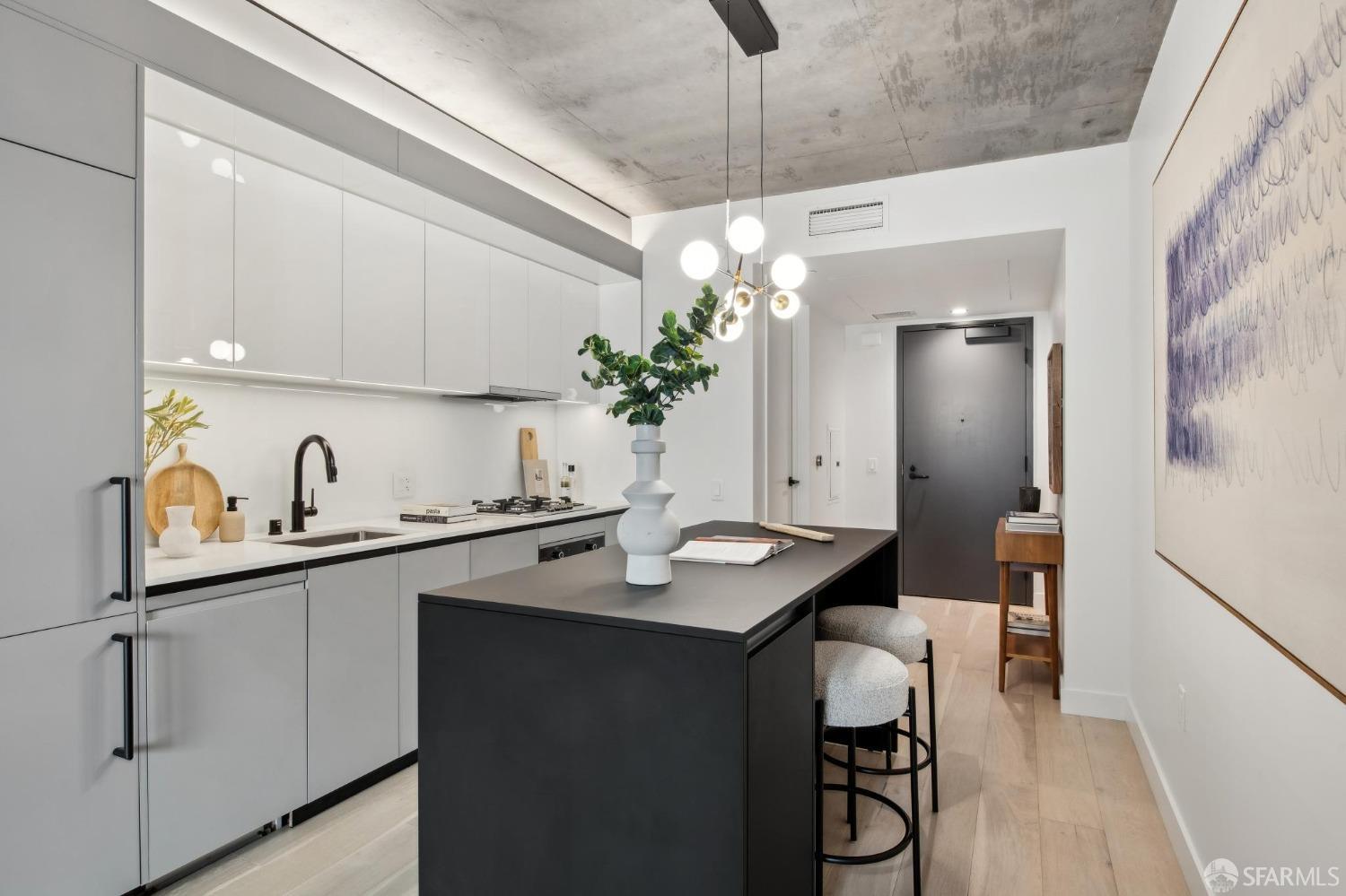 Photo #2: 425047475 Listing 