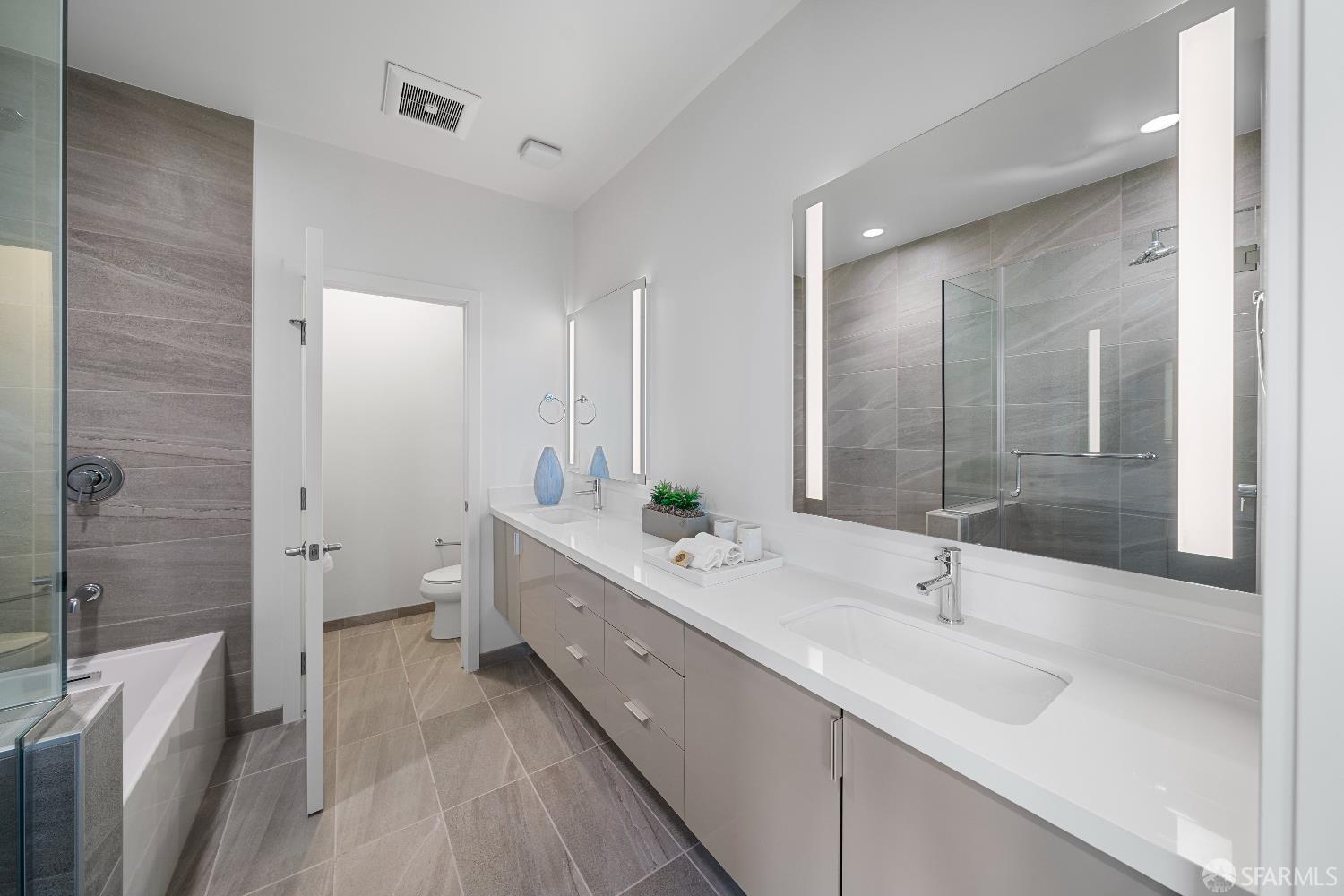Detail Gallery Image 10 of 18 For 89 Kirkwood Ave, San Francisco,  CA 94124 - 3 Beds | 2/1 Baths