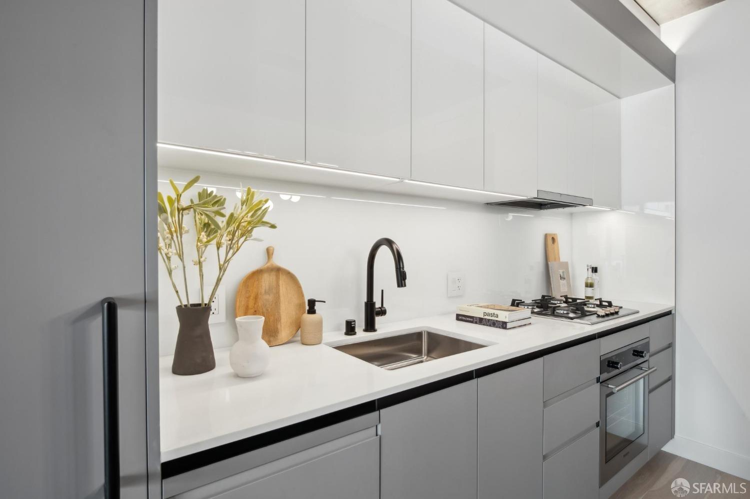 Photo #3: 425047475 Listing 