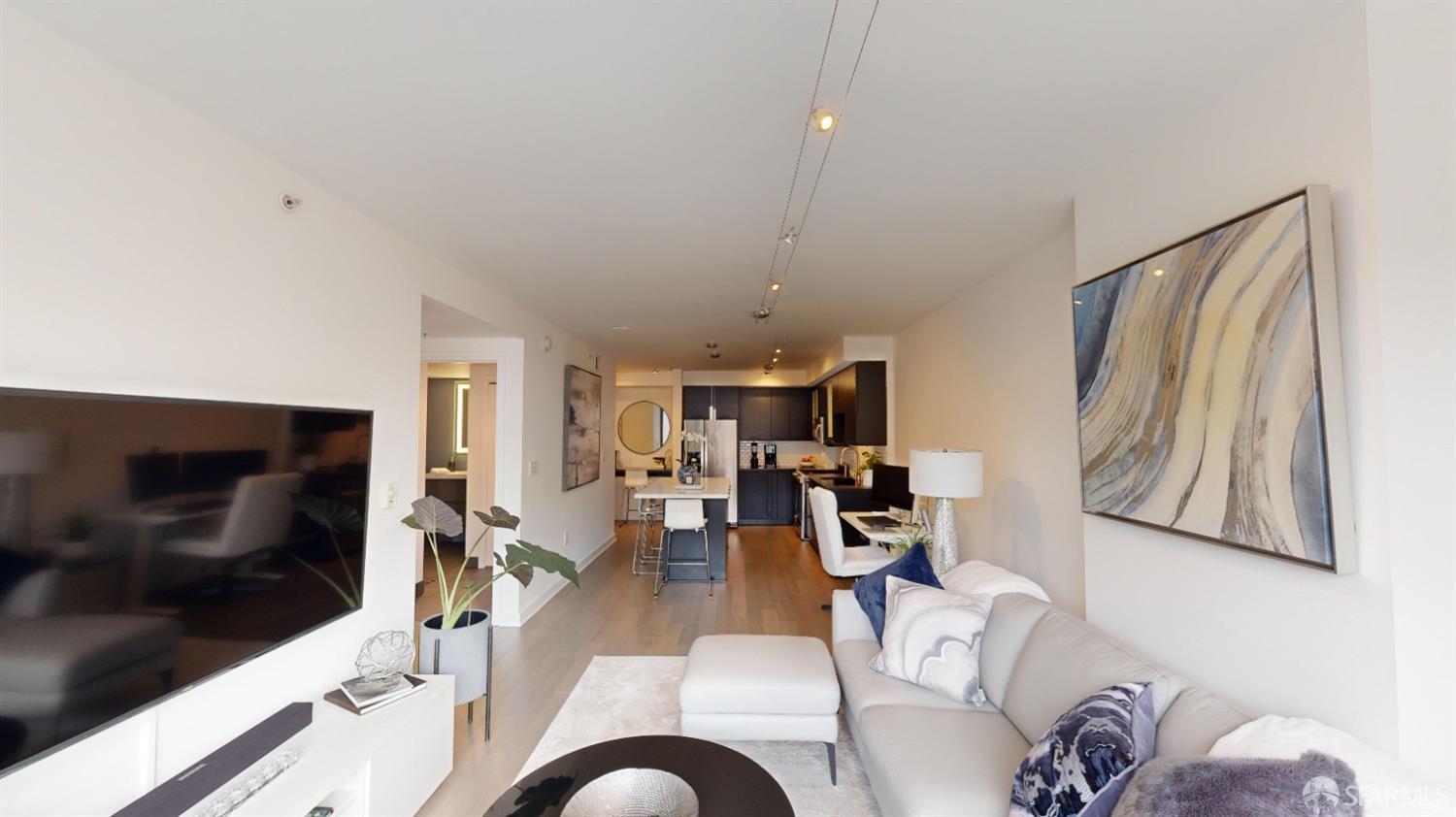 Photo #3: 425047709 Listing 