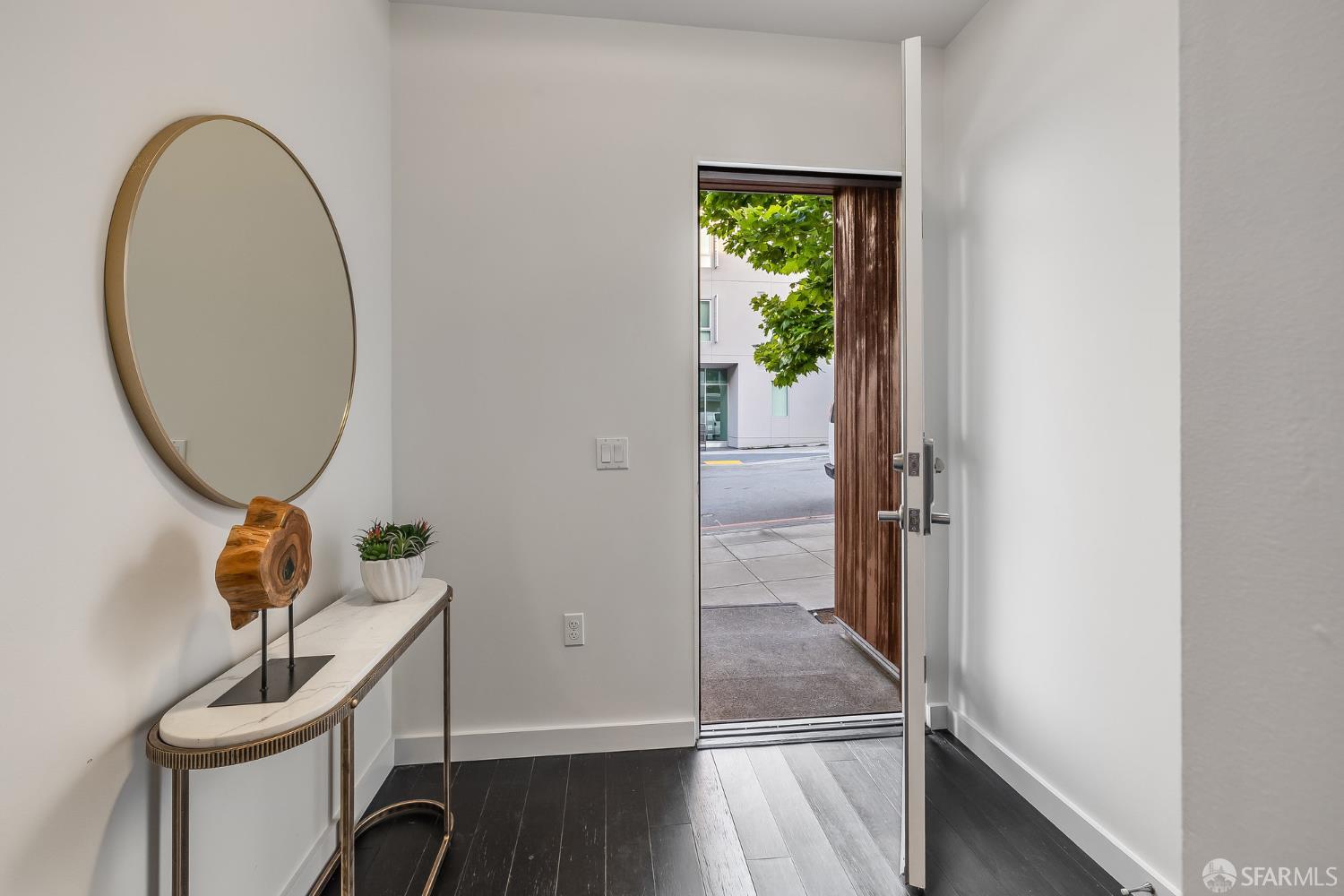 Detail Gallery Image 9 of 72 For 272 Coleman St, San Francisco,  CA 94124 - 3 Beds | 2/1 Baths