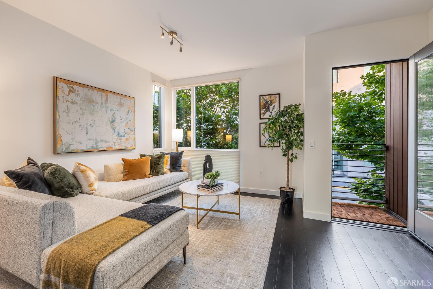 Detail Gallery Image 11 of 72 For 272 Coleman St, San Francisco,  CA 94124 - 3 Beds | 2/1 Baths