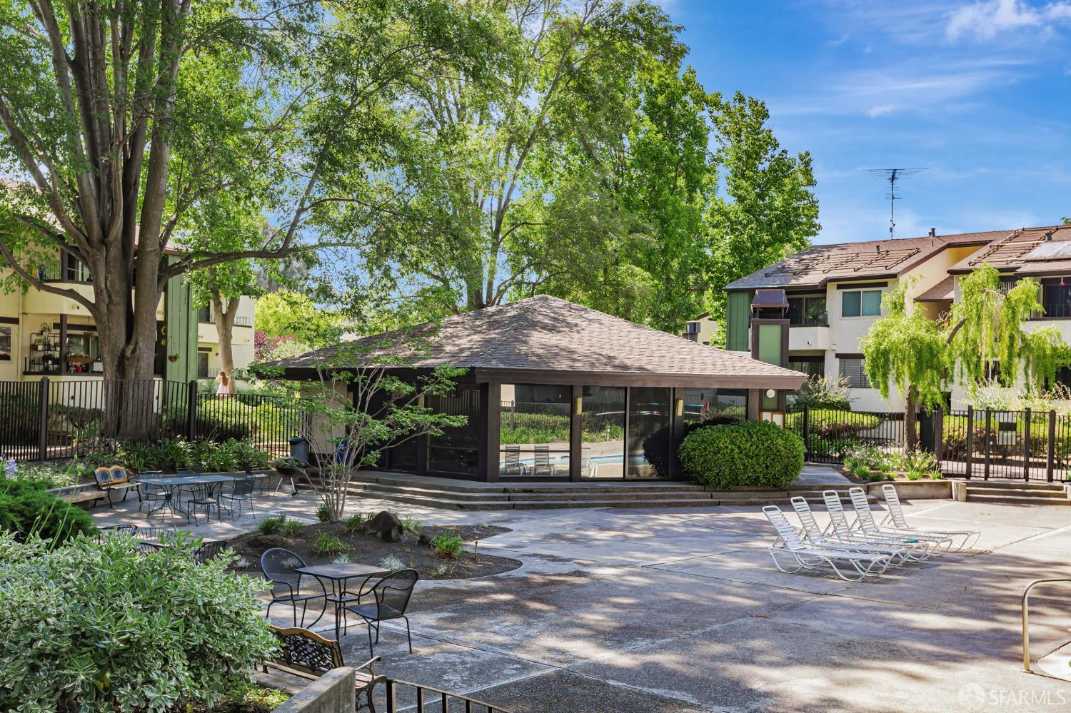 Detail Gallery Image 32 of 43 For 777 San Antonio Rd #14,  Palo Alto,  CA 94303 - 2 Beds | 1 Baths