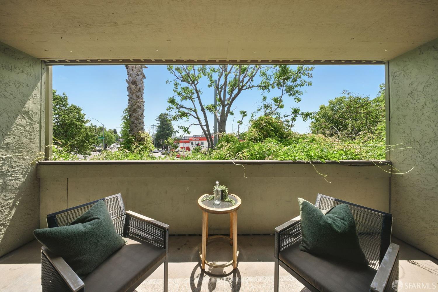 Detail Gallery Image 13 of 17 For 16006 E 14th St #101,  San Leandro,  CA 94578 - 2 Beds | 1 Baths