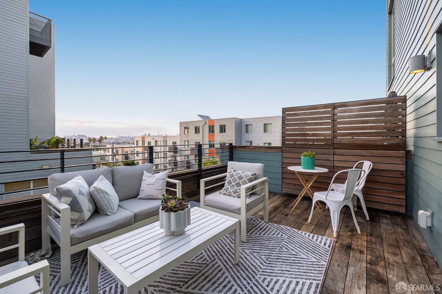 Detail Gallery Image 3 of 72 For 272 Coleman St, San Francisco,  CA 94124 - 3 Beds | 2/1 Baths