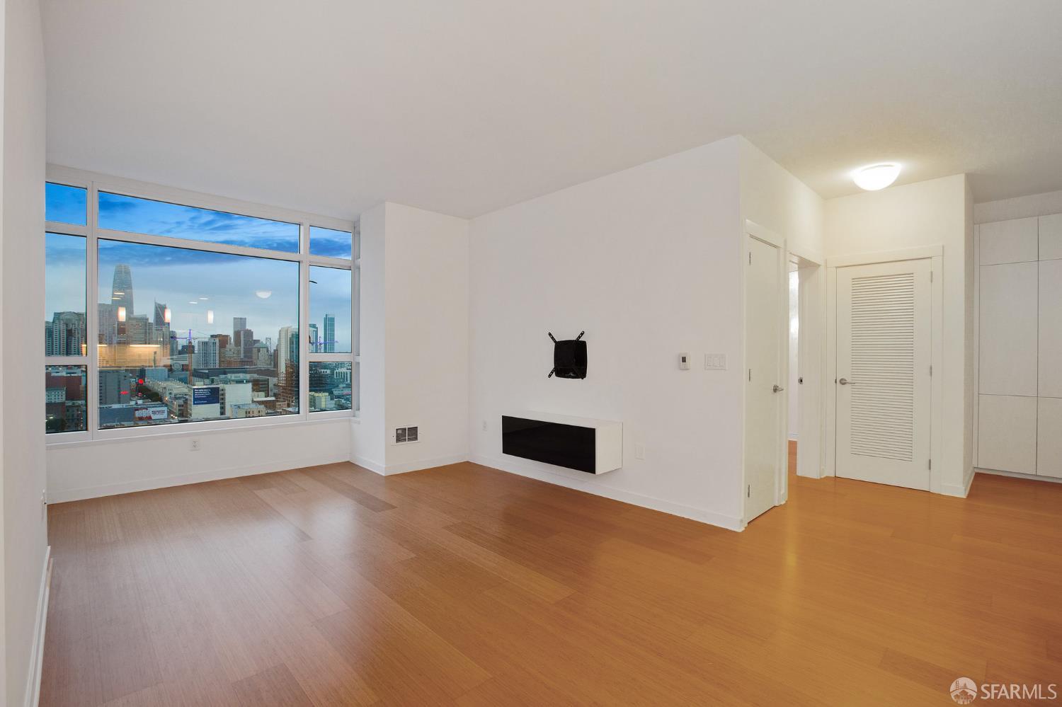 Photo #4: 425047884 Listing 
