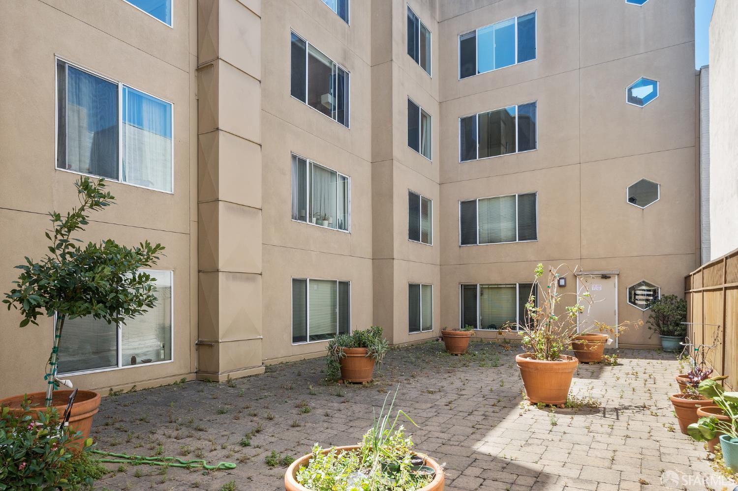 Photo #9: 425047878 Listing: Photo #9