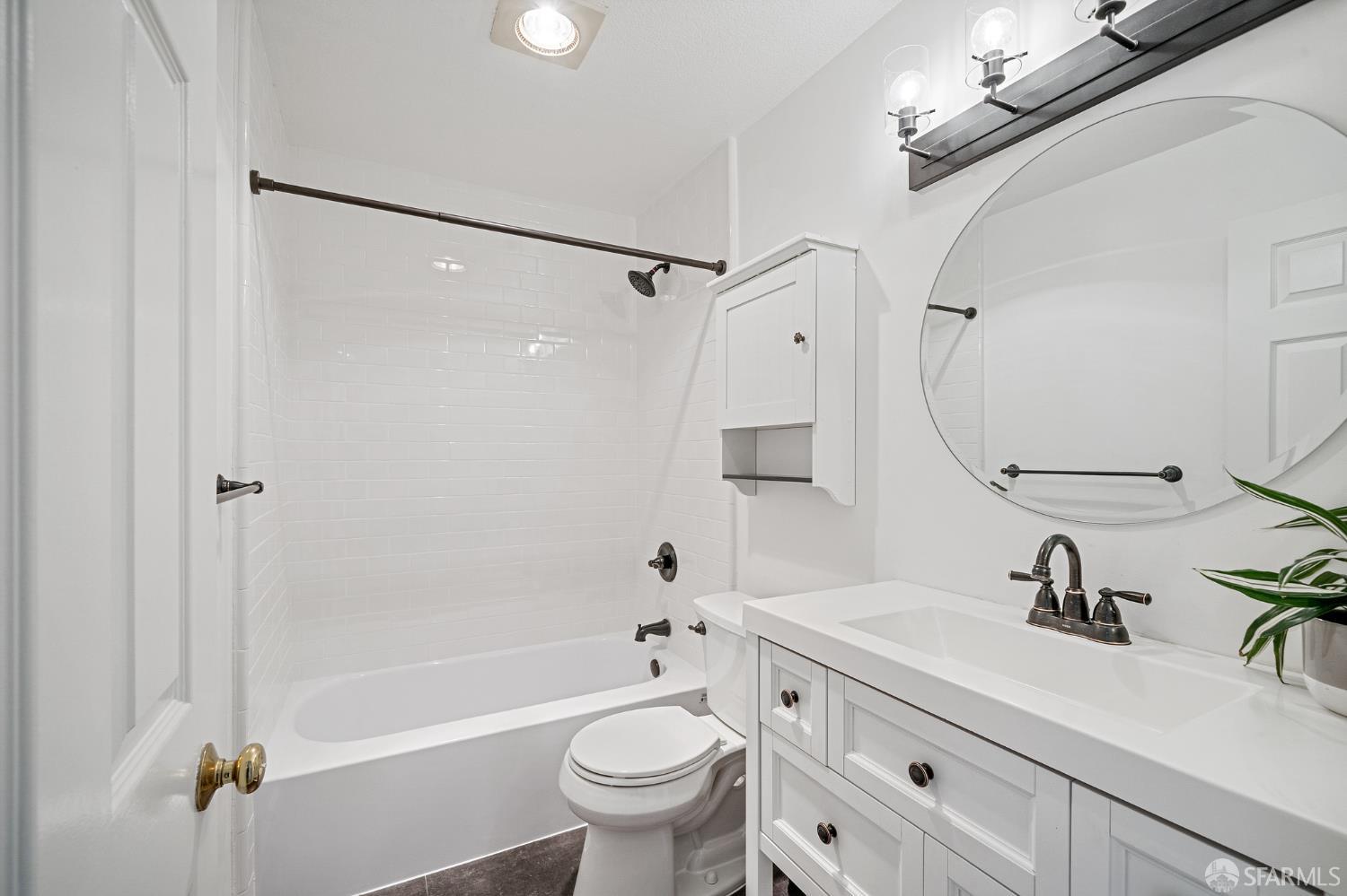 Photo #4: 425047878 Listing: Photo #4