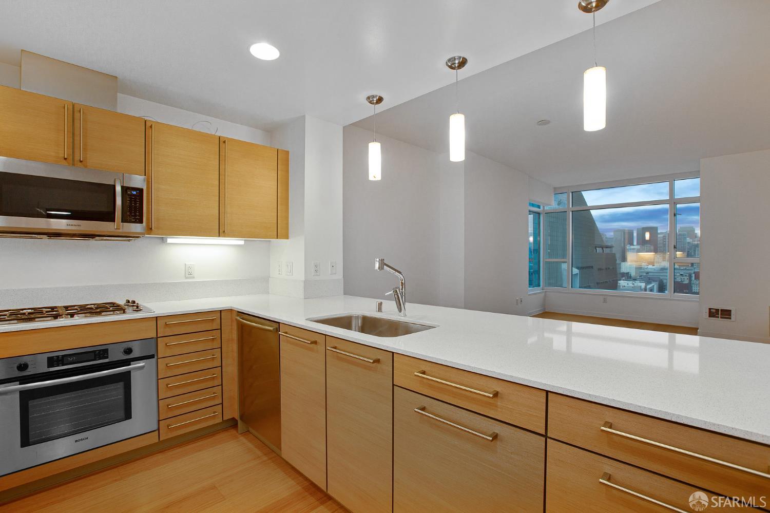 Photo #7: 425047884 Listing: Photo #7