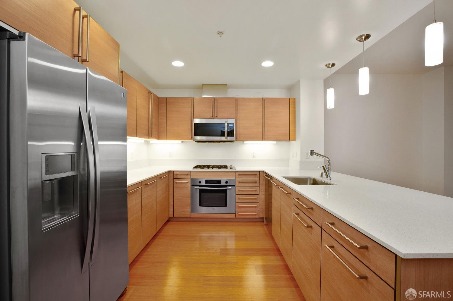 Photo #6: 425047884 Listing 