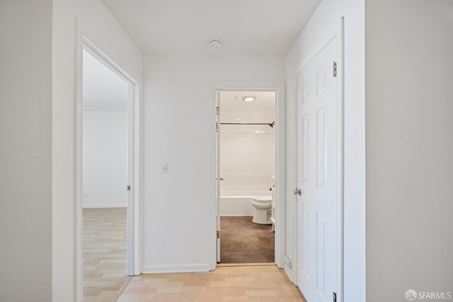 Photo #8: 425047878 Listing: Photo #8