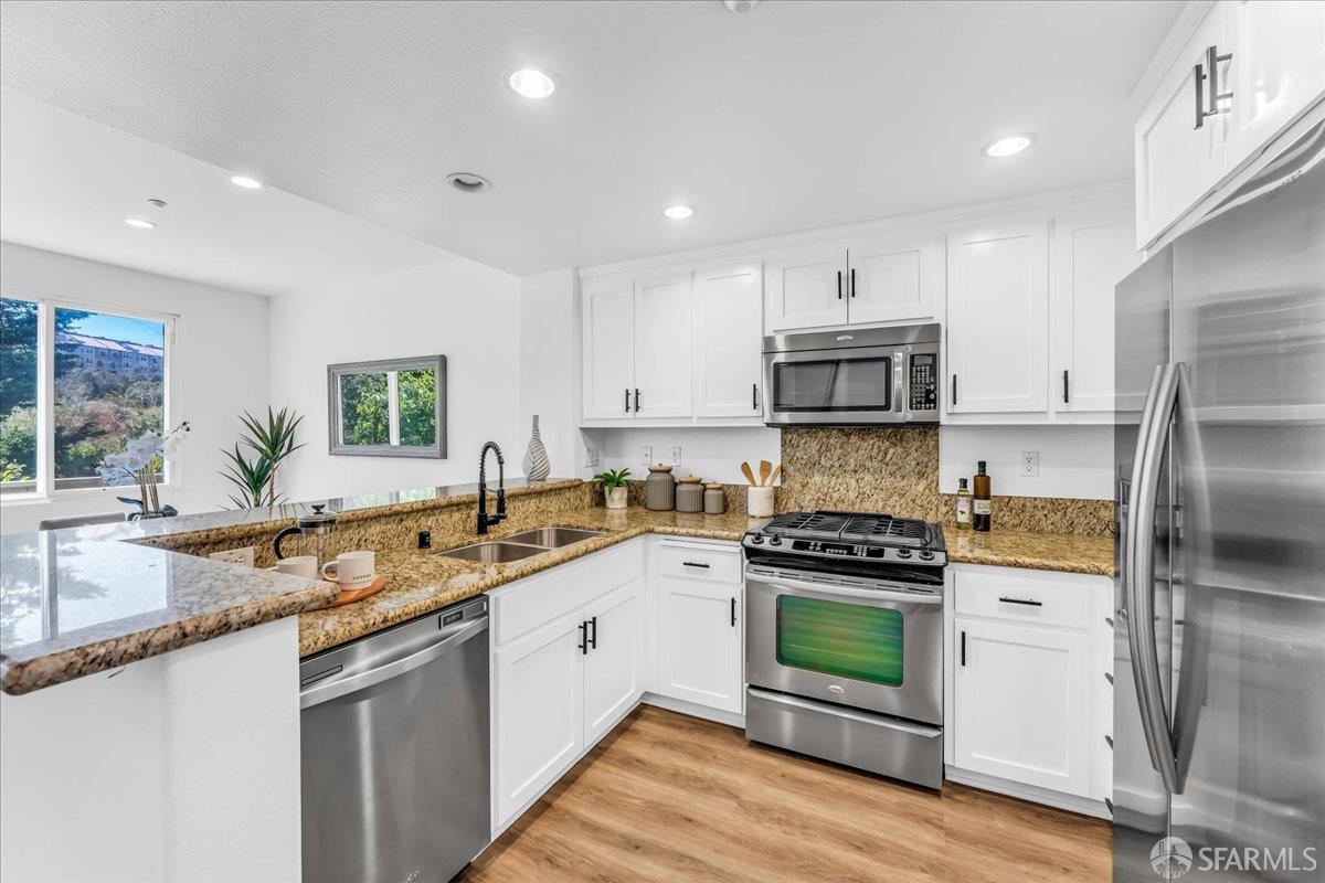 Detail Gallery Image 24 of 45 For 114 Emerald Cove Ter, San Francisco,  CA 94134 - 4 Beds | 3 Baths