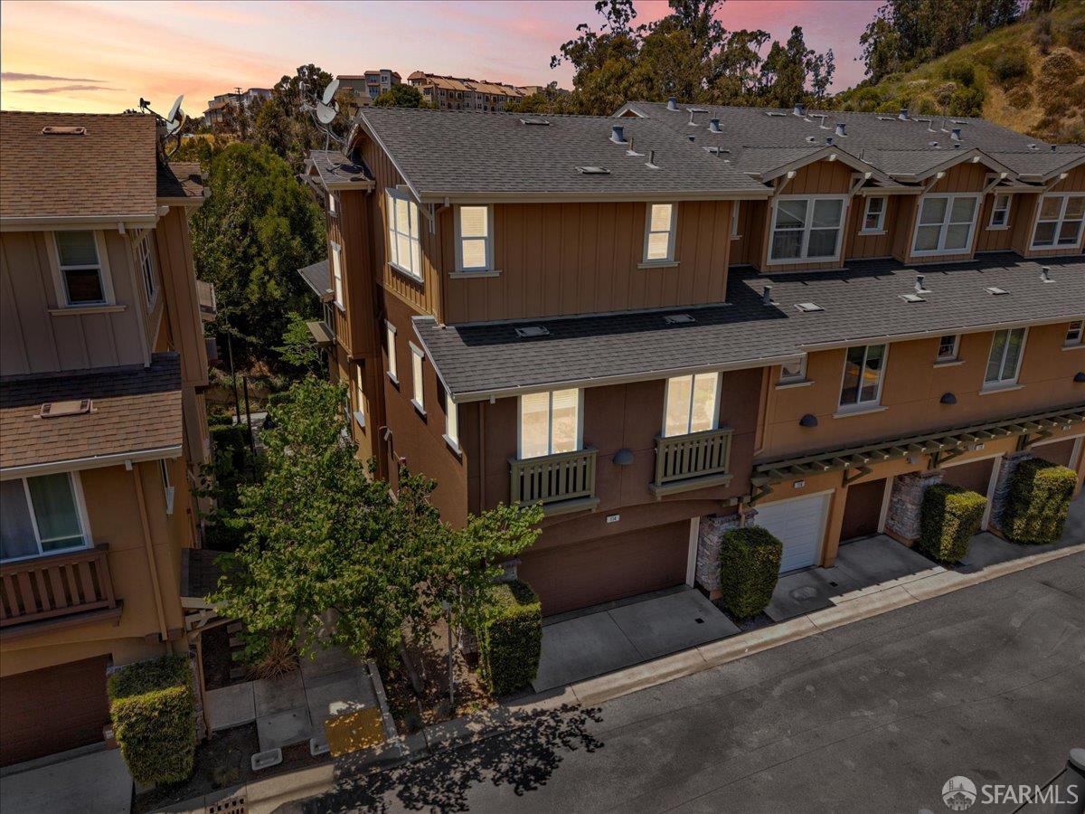 Photo #2: 425048040 Listing 