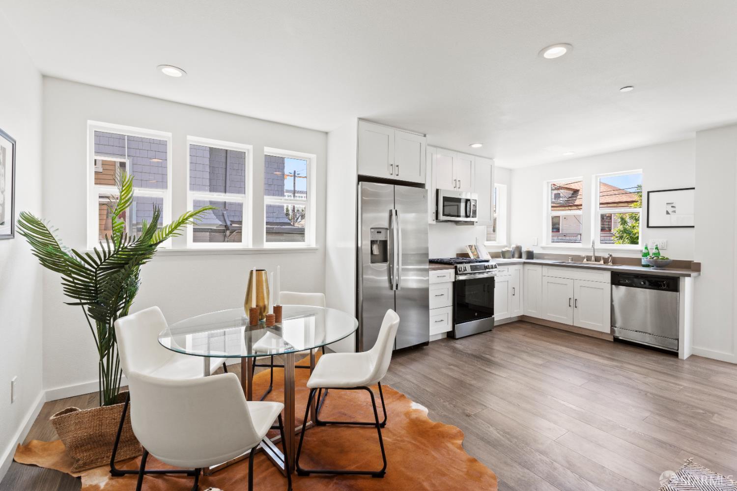 Detail Gallery Image 8 of 27 For 528 32nd St, Oakland,  CA 94609 - 3 Beds | 2 Baths
