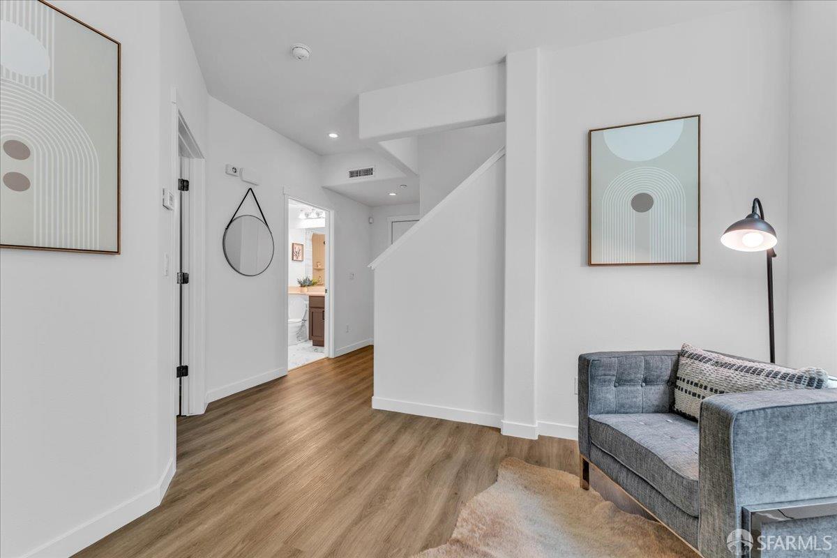 Detail Gallery Image 10 of 45 For 114 Emerald Cove Ter, San Francisco,  CA 94134 - 4 Beds | 3 Baths