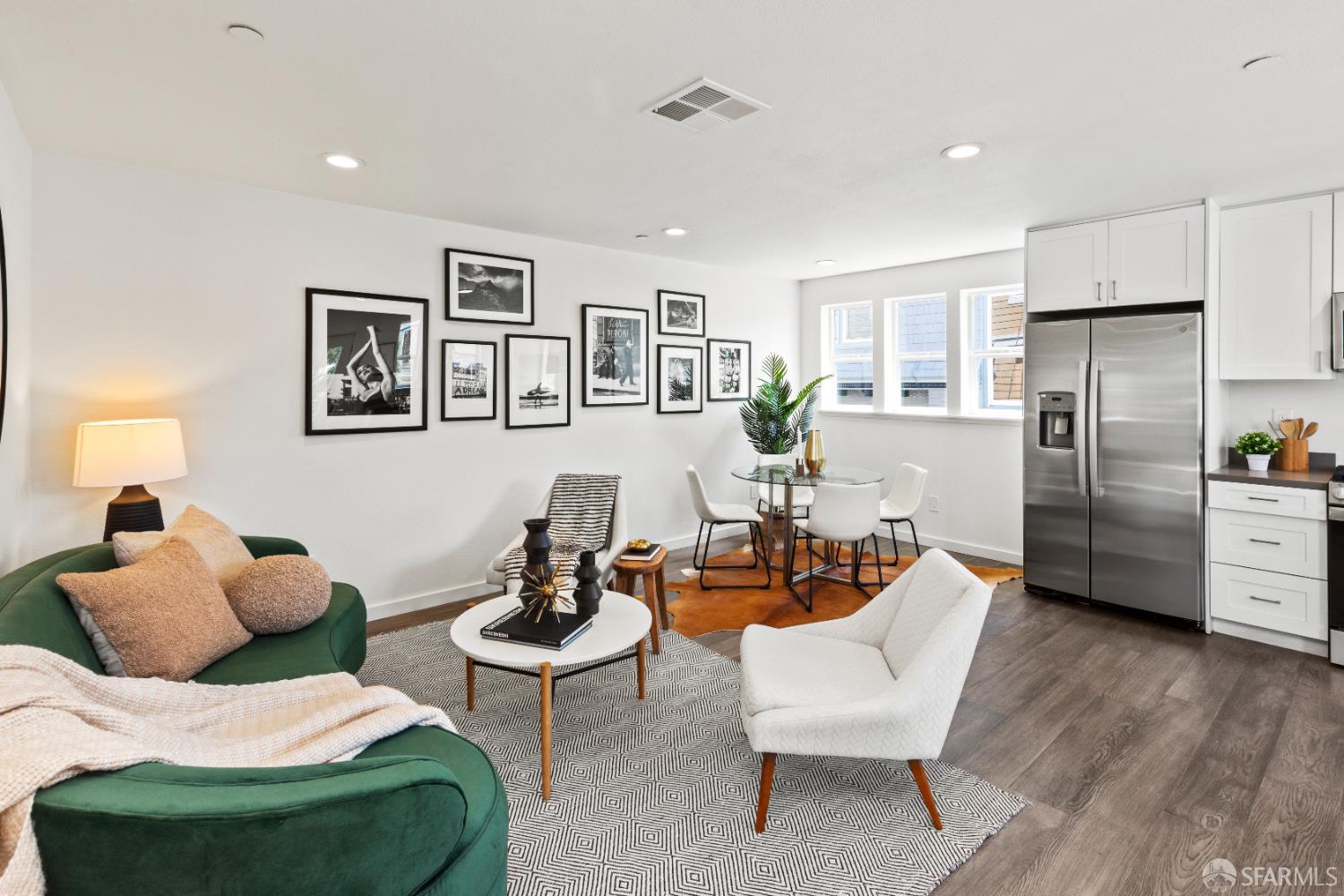 Detail Gallery Image 3 of 27 For 528 32nd St, Oakland,  CA 94609 - 3 Beds | 2 Baths