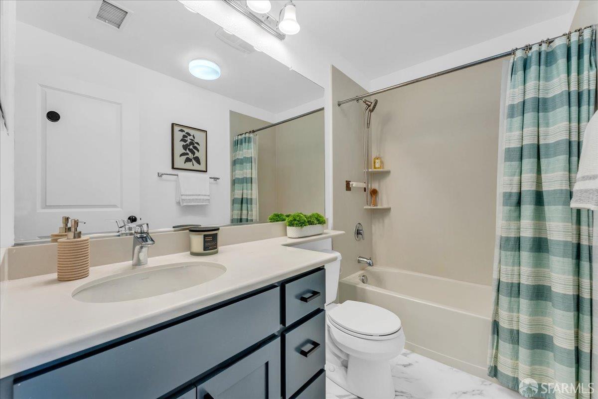 Detail Gallery Image 17 of 45 For 114 Emerald Cove Ter, San Francisco,  CA 94134 - 4 Beds | 3 Baths